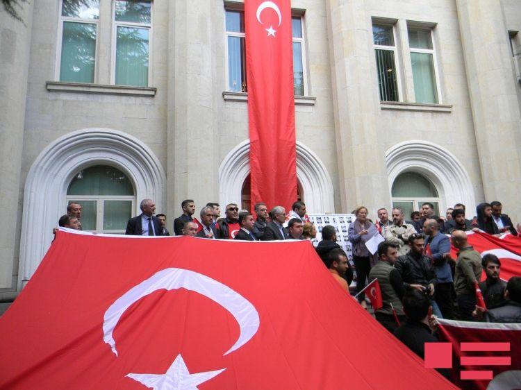 Azerbaijani, Turkish youth march in Tbilisi