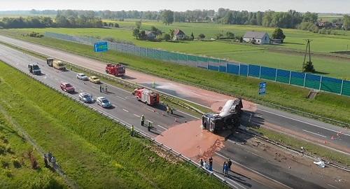 Highway becomes chocolate river after truck spillage - Video