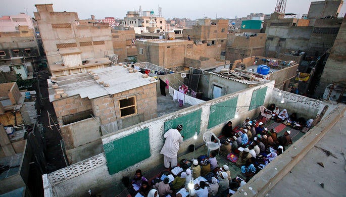 Pakistanda etirazlar: ABŞ konsulluğuna hücum edildi - Video