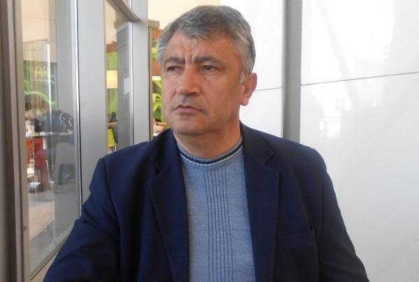 «سنی سئویرم»، هئچ کس بیلمهسین - شعر