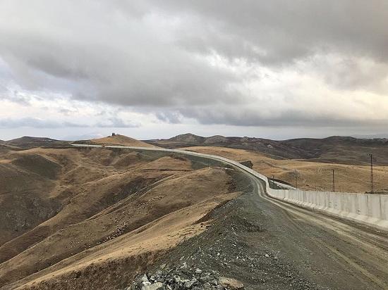 İranın Ermənistana yolu bağlandı