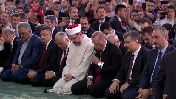 Ərdoğanın bu hərəkəti böyük səs-küy yaratdı - Video