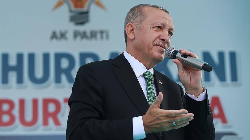 Erdogan invites students who insulted him over for tea