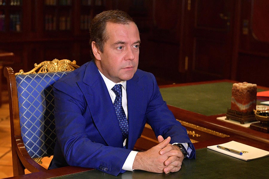 Medvedyev Zelenskini hədələdi: Axmaq!