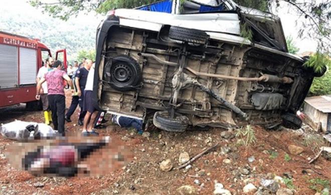 Bus crash in India kills 20 people