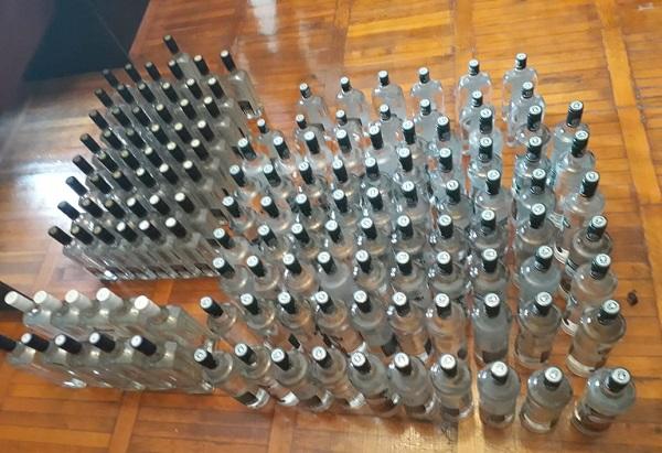 Mağazadan 203 saxta araq aşkarlandı