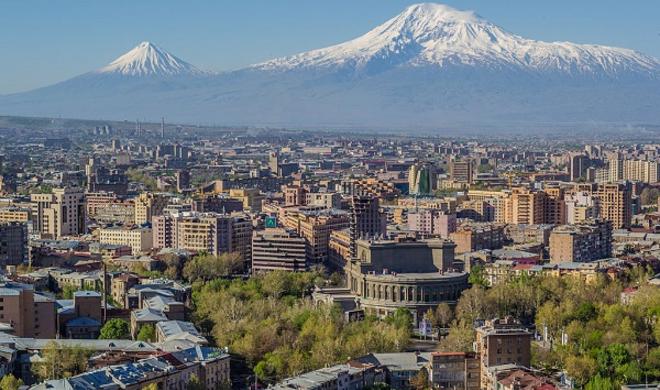 Амбициозные власти или амбициозная церковь?
