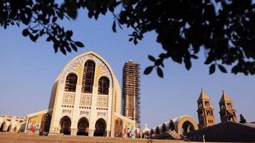 Construction of Yekaterinburg cathedral suspended