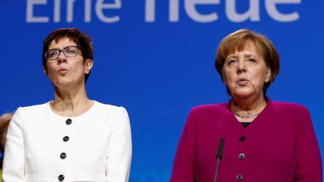 Karrenbauer Merkeli gözləyir: Kanslerlik iddiası