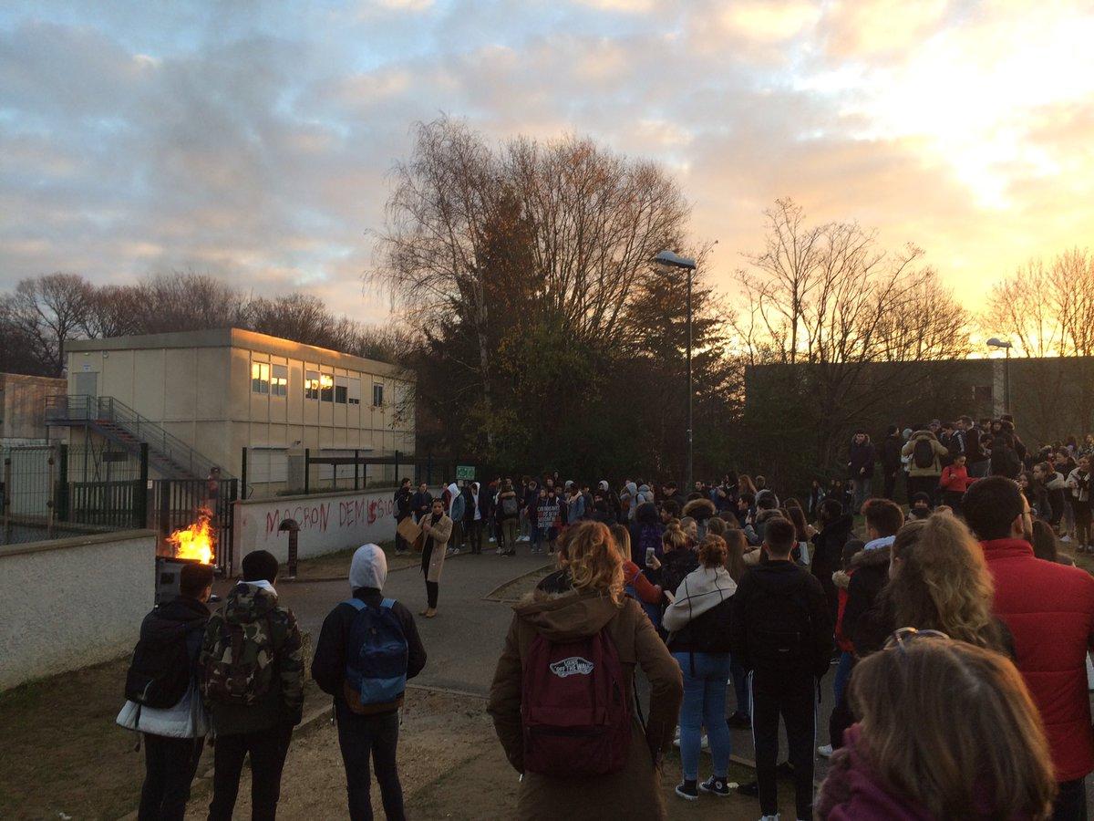 Blockades are reported in several French high schools
