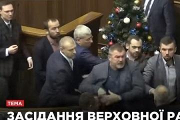 Ukraynada deputatlar əlbəyaxa oldular - Video