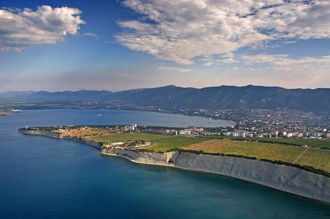 17 missing, 121 hurt, 1 dead in fire at Cuban oil facility