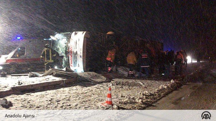 Türkiyədə 2 qəza: 3 ölü, 55 yaralı