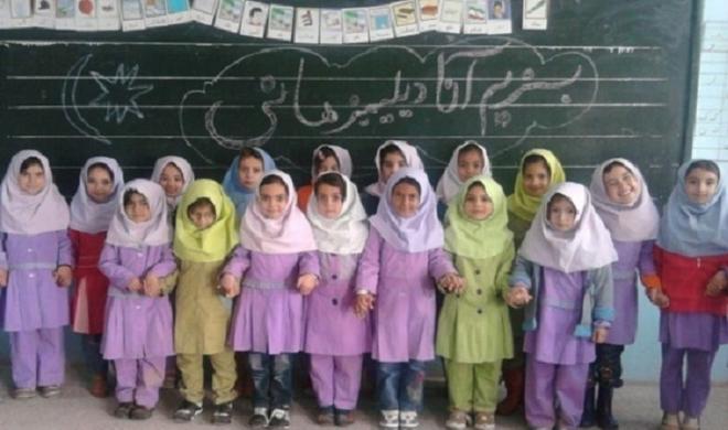 معلم آذربایجانی با شاگردانش پیام حفظ زبان مادری را منتشر کرد - ویدئو