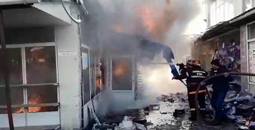 Bakıda ticarət mərkəzində yanğın söndürüldü - Video