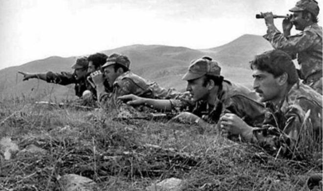 ۱۸ مای ۱۹۹۲: اؤلوم آنین‌دا عسگر الینی اوزادیر... - فوتو