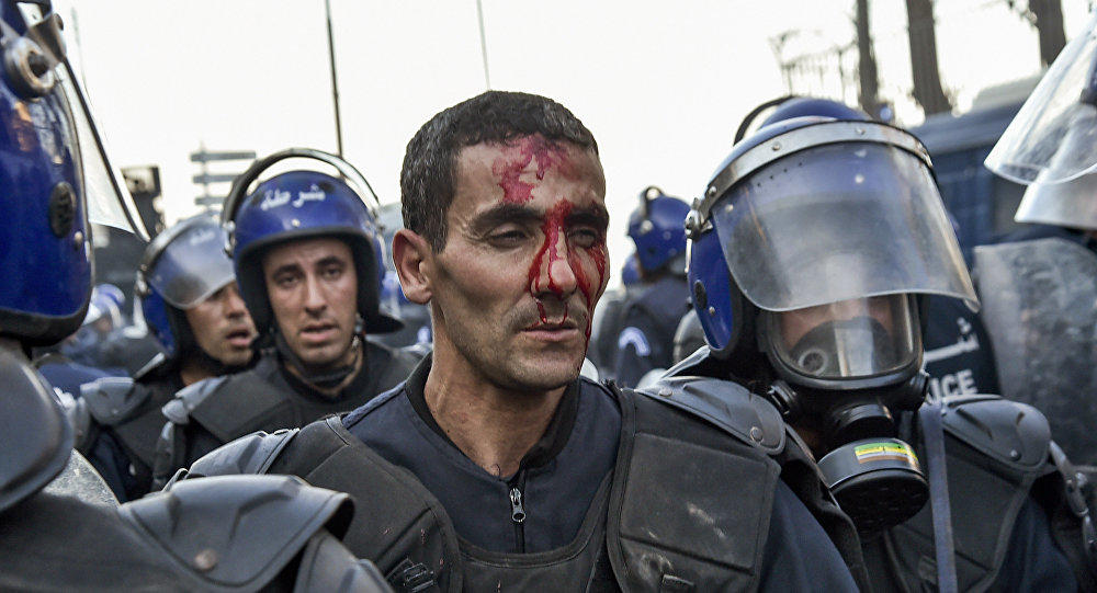 Əlcəzairdə etiraz aksiyaları başladı: “Seçkiyə yox”