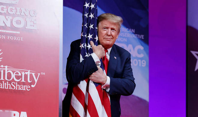 Tramp panika rejimindədir - Senator