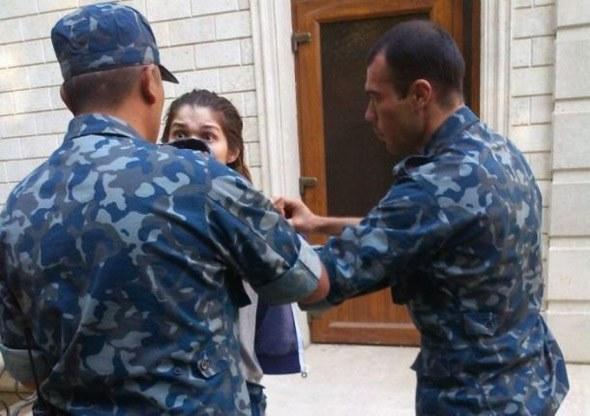 Prezidentin qızı həbsxanaya köçürüldü - Foto