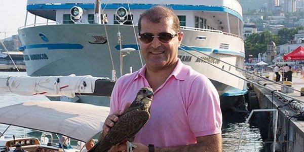 Sabiq nazirin qardaşı müflis oldu, kirayə evdə yaşayır