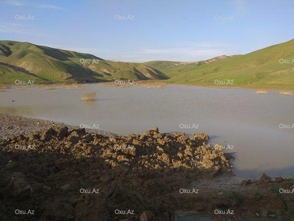 Şamaxıda bənd uçdu, kəndi su basdı - Foto