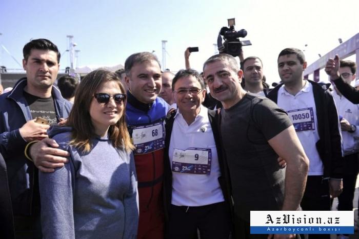 State officials at the Baku marathon -
