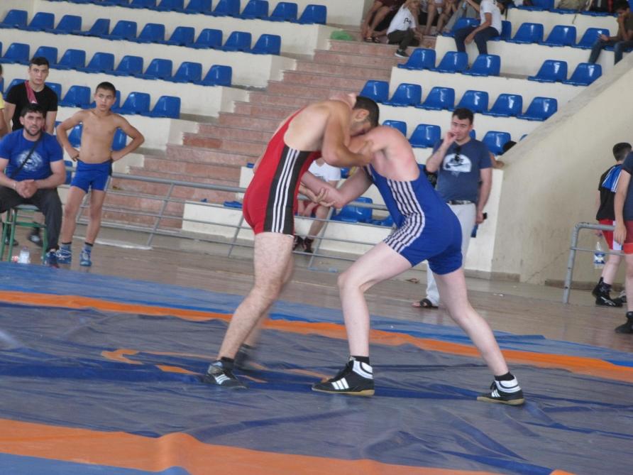 250 idmançı arasında qızğın mübarizə - Foto