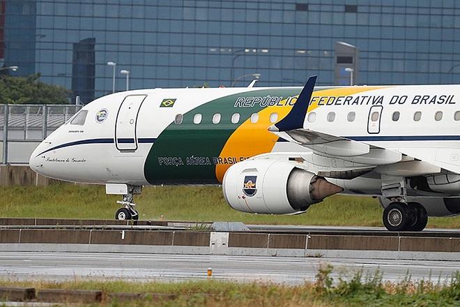 Braziliyada sərnişinləri daşıyan təyyarə yandı - Video