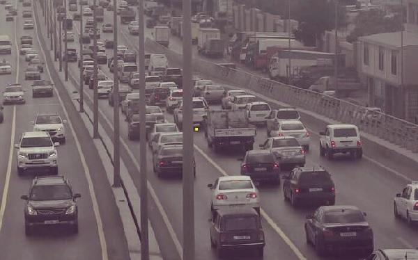 Paytaxt yollarında tıxac: Avtobuslar gecikir