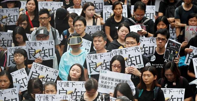 Honkonqda müəllimlər də küçələrə çıxdı