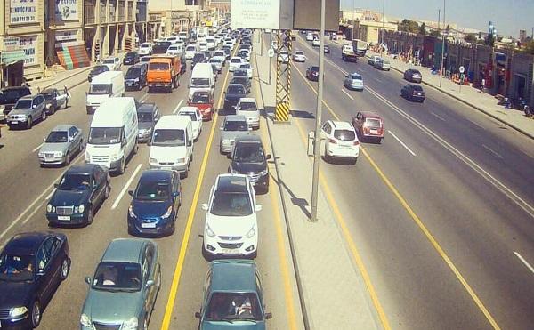 Heydər Əliyev prospektində qəza: tıxac yarandı