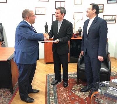 ایرانین یئنی باش کونسولو سندینی تقدیم ائتدی