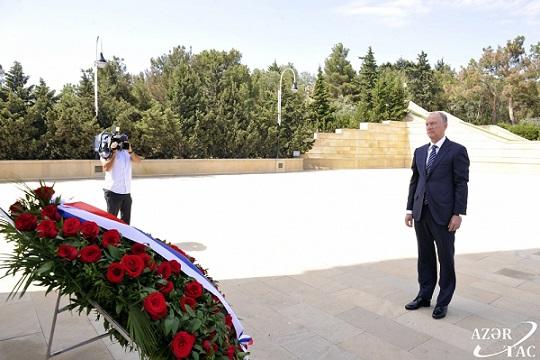 Patruşev Heydər Əliyevin məzarını ziyarət etdi - Foto