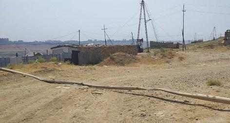 Bakıda maşın qaz xəttini zədələdi: 1500 ev qazsız qaldı