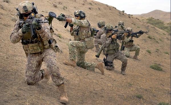 Special forces suddenly raided the enemy station -