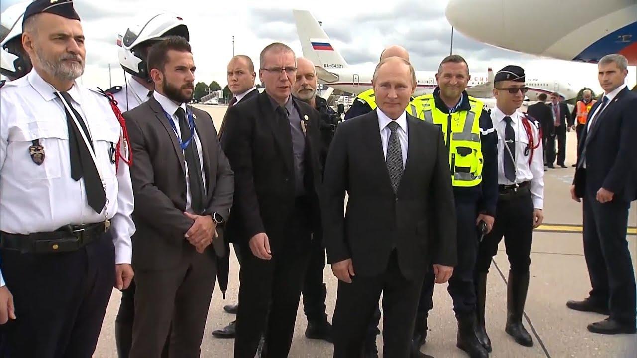 Putin was sent off in France like this -
