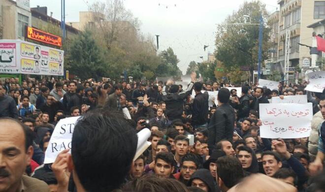 نشستن در برابر سرکوب؛ لحظه‌ای ماندگار از اعتراضات بازار -