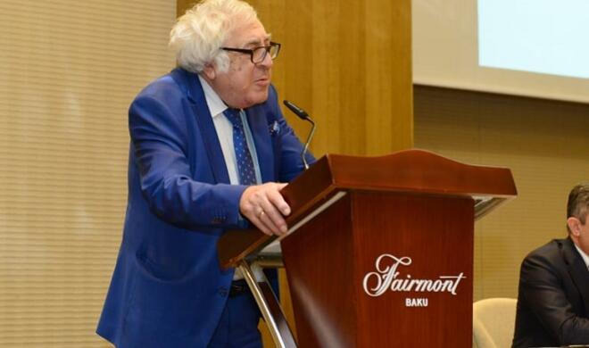 Yazıçı Anarın bu görüntüsü gündəm oldu - Foto