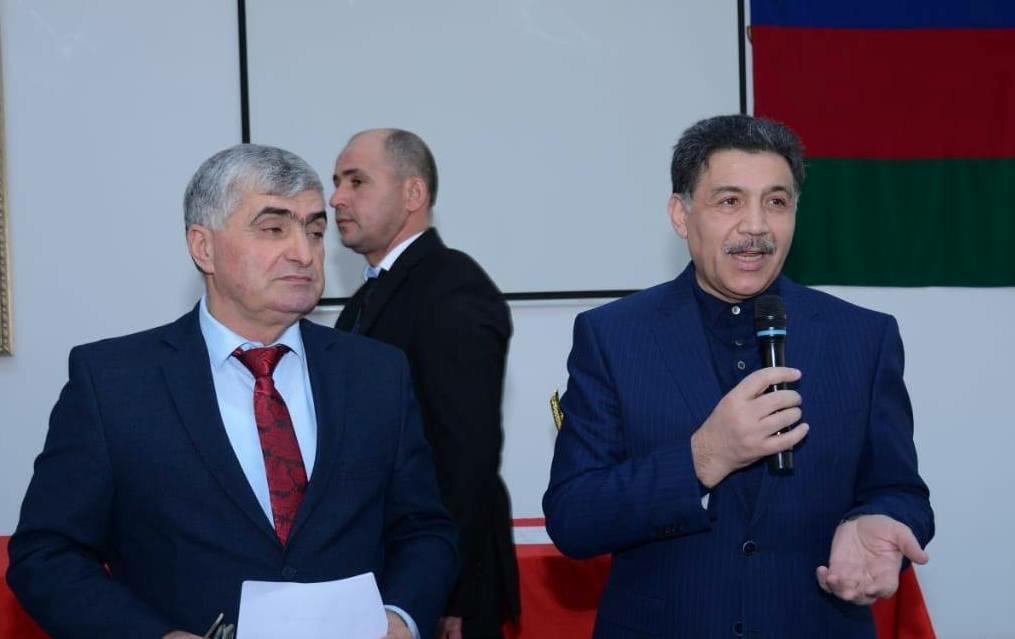 Millət vəkili azyaşlı futbolçuları təltif etdi - Foto
