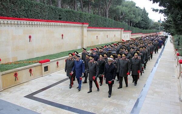 MN-in şəxsi heyəti Şəhidlər xiyabanında - Foto