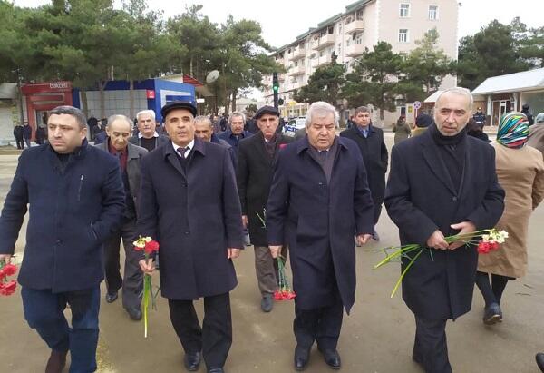 Sabir Rüstəmxanlı Neftçala şəhidlərini andı - Foto