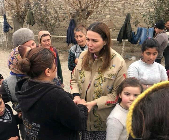Paşayeva Hunanlarda sakinlərlə belə görüşdü – Foto