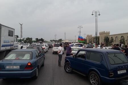 Crowd in Sumgayit for the martyred general -
