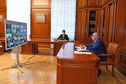 Baş nazir karantin rejimi ilə bağlı müşavirə keçirdi