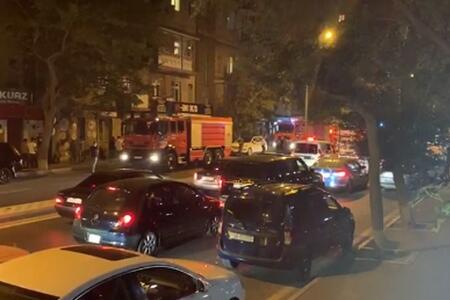 Bakıda yanğın: Küçədə hərəkət dayandırıldı - Foto