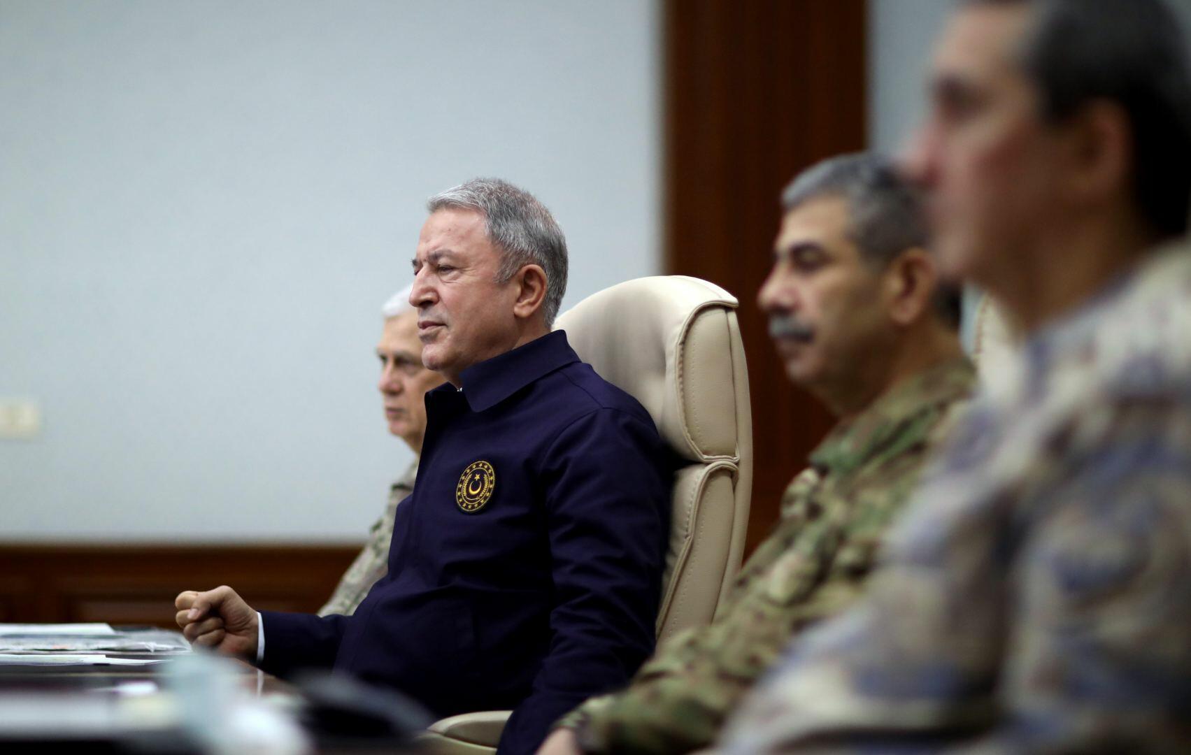 Akar Bakıya niyə gəlir?