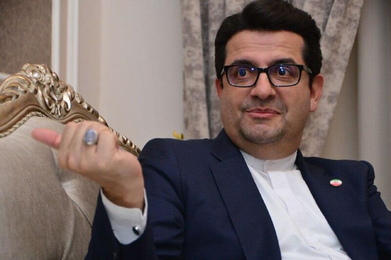 İran səfiri Abşerondakı kitab aksiyasına qoşuldu