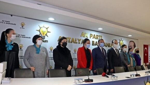 Antalyada iki azərbaycanlı qadın AKP-yə üzv oldu