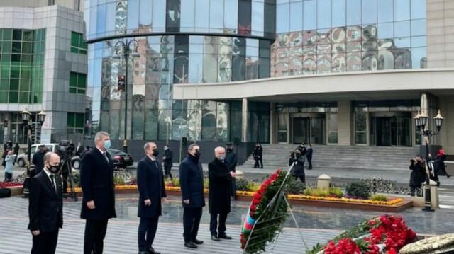 Bayramov “Ana fəryadı” abidəsini ziyarət etdi - Foto