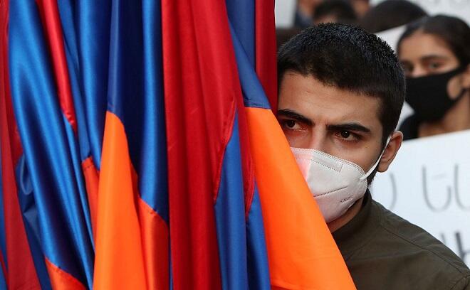 Три цвета, три лжи: Флаг Армении